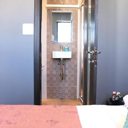 Velleran Accomodation